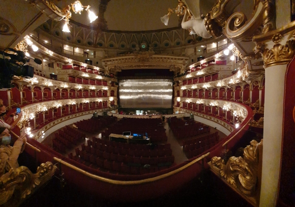 CORONAVIRUS/ Il Teatro Petruzzelli di Bari chiuso, ci sono 11 contagiati