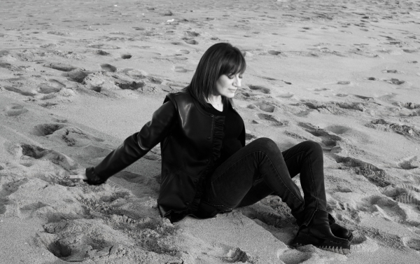DISCHI - Mariella Nava: esce &quot;Cielo rosso&quot;, la canzone dedicata alla sua città, Taranto