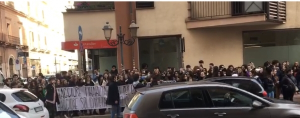 LA PROTESTA/ Gli studenti dell’Archita di Taranto: “noi, senza una sede unica, stanchi di sentirci di serie b”