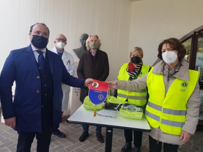 SOLIDARIETÀ/ Il Lions Club Taranto Poseidon dona due fibrillatori alla Cittadella della Carità