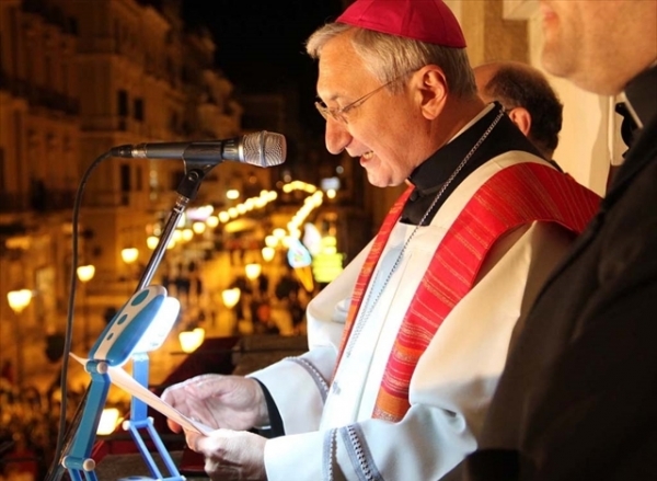 IL MESSAGGIO - L&#039;Arcivescovo Santoro: &quot;Il 2016 sia per Taranto un anno in cammino&quot;