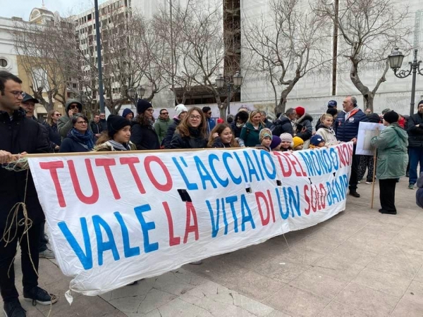 ALTA TENSIONE/ I commissari: “Acciaierie d’Italia in ritardo sugli interventi ambientali”. Gli ambientalisti al sindaco di Taranto: “va bloccata la proroga dell’Aia”