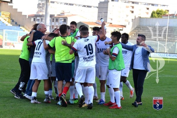 CALCIO/ Taranto: “Una doppietta di Lagzir su rigore regala la prima vittoria stagione al Taranto