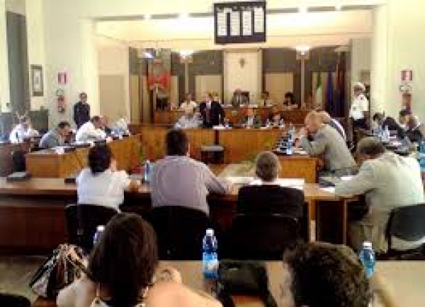 Taranto/ Rendiconto finanziario 2014, Città vecchia, Arsenale: Consiglio comunale convocato per il 21 maggio