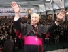 APPUNTAMENTI - L&#039;arcivescovo di Taranto, mons. Filippo Santoro, questa mattina &quot;abbraccia&quot; gli alunni della scuola &quot;Martellotta&quot;