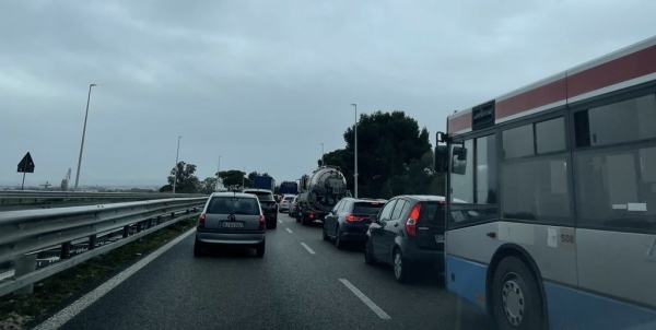 DISAGI/ Traffico bloccato sul Punta Penna di Taranto a causa di un incidente stradale