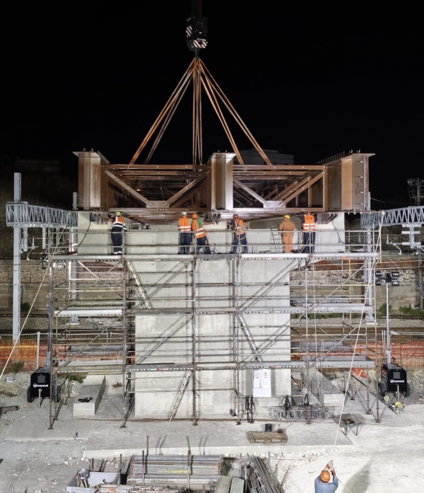 TRASPORTI/ Brt, varata la prima trave dello scavalco ferroviario in zona Croce
