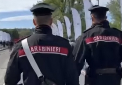 LIETO FINE/ Bimbo di due anni si chiude in auto, salvato dai carabinieri