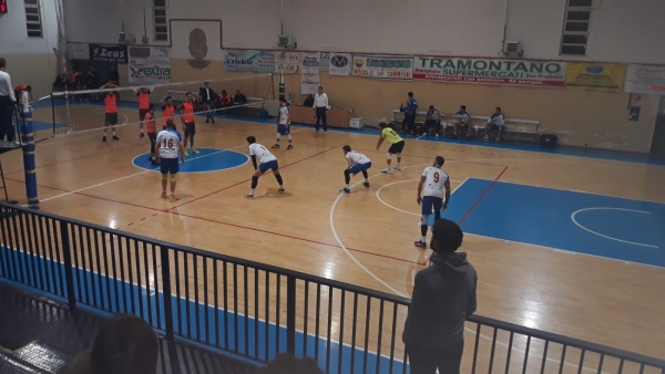 Pallavolo/ La Erredi Volley Taranto conquista un punto a Napoli.
