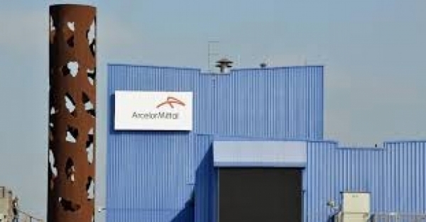 CORONAVIRUS/ Domani terzo tampone per il lavoratore di ArcelorMittal. La denuncia  dei sindacati “In Acciaieria 2, dove lavora  del caso sospetto, mancano le mascherine”
