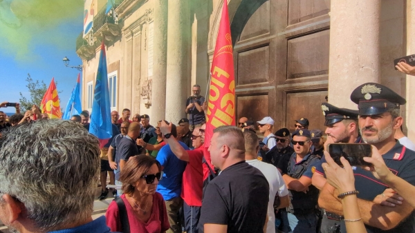 EX ILVA CHIUDE AREA CALDO/ L'impegno del Sindaco di Taranto a sollecitare il Governo per una convocazione immediata
