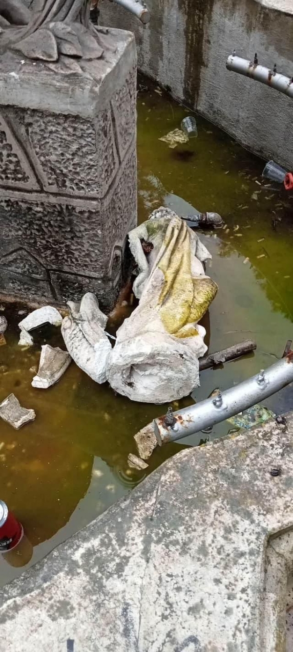 LA CITTÀ CHE NON VOGLIAMO/ Fatta a pezzi la fontana di piazza Bettolo, a Taranto