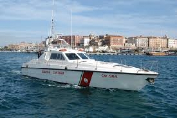 L’ISPEZIONE/ La Capitaneria di Porto di Taranto ferma per gravi carenze in materia di sicurezza nave che doveva caricare acciaio