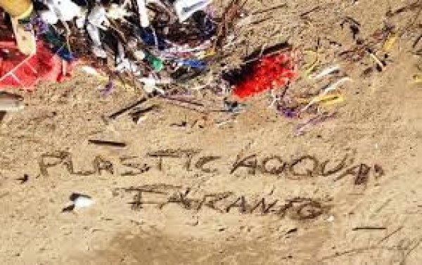 Taranto/ Raccolta rifiuti:i volontari di Plasticaqquà chiamano a raccolta i cittadini, prossimo appuntamento domenica in Città vecchia