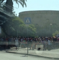 Tutti in fila per visitare Nave Palinuro, ecco l&#039;immagine di una Taranto diversa e possibile