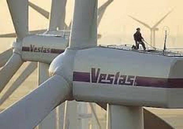 Spiraglio nella vertenza per i lavoratori della Vestas Nacelles di Taranto che dovrebbero passare nell'altro stabilimento tarantino, VESTAS Blades.