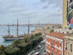 GRADITI RITORNI/ Il suono delle sirene accoglie il ritorno a Taranto della Amerigo Vespucci, la nave più bella del mondo