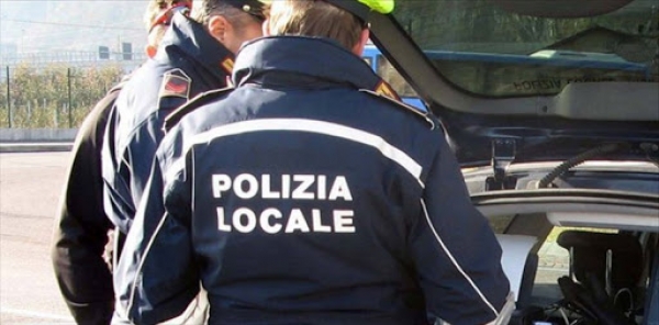 CORONAVIRUS/ Giro in motorino costa caro a due donne di Lecce, sanzioni per 6300 euro